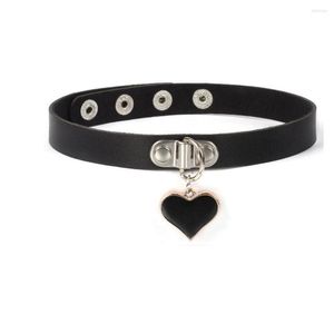 Suç siyah kırmızı sahte deri kadınlar goth kalp kolye kolye chocker gotik punk boyun takı collier femme