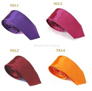 Großhandel 5 cm x 145 cm Männer Frauen Satin Seide Krawatten dünne einfarbige einfarbige Polyester-Krawatte Krawatten 35 Farben Mode