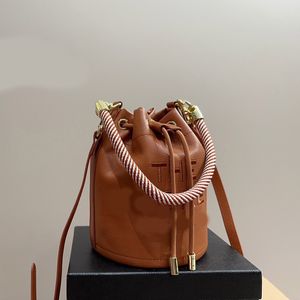 Kova Çantaları Tasarımcı Marka Çantası Deri Tote 2023 Luxurys String Çapraz Beody Çanta Moda Omuz Yüksek Kalite Çanta Kadın Mektup Çanta Telefon Cüzdan Düz