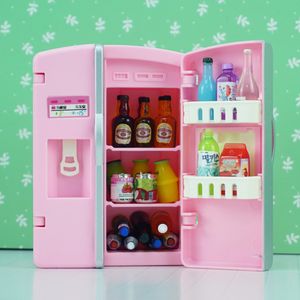 Doldurulmuş Peluş Hayvanlar 112 Mini Dollhouse Buzdolabı Yiyecek Seti Mutfak Oyuncakları Minyatür Mobilya Buzdolabı Suyu Suyu Suyu Gizemli Hediye 230605