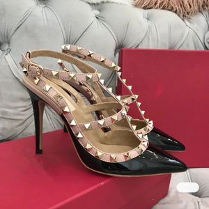 Tasarımcı Marka Perçinler Sandalet Yaz Kadın Yüksek Topuklu Düğün Ayakkabıları 6cm 8cm 10cm İnce Topuk Ayak Parçası Siyah Altın Katı Klasikler V Sandal Toz Torbası 35-44
