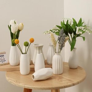 Vasi Vasi in ceramica bianca nordica Vaso semplice Mini fiore Pianta creativa Disposizione contenitore idroponico Vaso Decorazione desktop