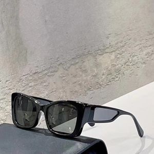 Lüks Tasarımcı Kadınlar İçin Güneş Gözlüğü Kadınlar Erkekler Güneş Gözlükleri Erkek Moda Stili Gözleri Koruyor UV400 lens En Kalite İçi Boş Çıkış Rahat Moda