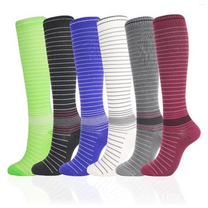Erkek Çoraplar Erkek Sıkıştırma 15-20 MmHg Çizgili Diz Yüksek Hızlı Kuru Müret