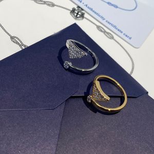 Lüks tasarımcı 18k altın kaplama bant halkaları üst düzey marka mektup çelik mühür gümüş kaplama yüzüğü kakma elmas moda Noel doğum günü takılar ayarlanabilir boyut
