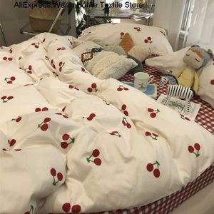 Yatak takımları basit kırmızı kiraz yatak takımları nordic çiçek yorgan kapağı tek çift boy yatak keten yetişkin kızlar yorgan kapağı dekor ev tekstil z0612