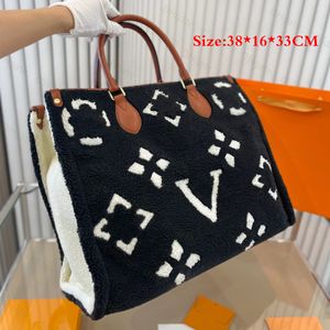 New Fashion Tote Bag Large Capacity Shopping Bags Classic Old Pattern Designer Bag Lambswool Winter Models Leather Spring and Summer Models