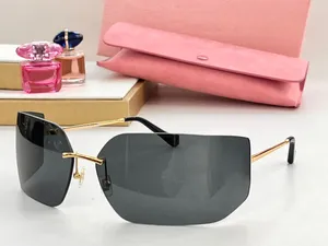 Moda Tasarımcısı 54y Güneş Gözlüğü Kadınlar için benzersiz metal kavisli lens Çerçevesiz Gözlükler Yaz avangard yıldız aynı stil anti-ultraviyole koruma vakası ile birlikte