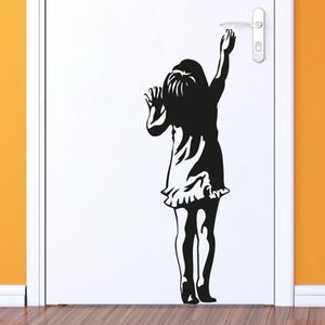 Banksy küçük kız kapı çıkartma çıkartma kız çocuk oda yatak odası sokak sanat grafiti vinil ev dekor