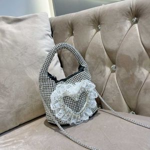 Женский 2023 новый продукт корейский интернет -сеть Little Fresh Love Pearl Athestone Chain Handheld One Plouds Crossbody Bag 230613