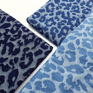 Ткань леопардовая джинсовая ткань печатная печать модная пряжа Жарная жарна жаккарда для швейного пальто толстое дизайн одежды на половину метра 230613