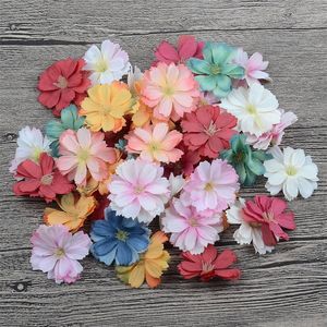 30100500pcs Yapay İpek Çiçekler Kurutulmuş 4cm Daisy Çiçek Başları Düğün Ev Dekorasyonu El İşçiliği DIY Garland Aksesuarları Sahte 230613