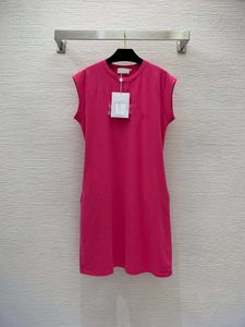 23SS Yaz Elbiseleri Kadın Elbise Kadın Tasarımcı Giysileri Göğüs Havlu Velvet İşlemeli Logo Düz Küçük Bir Baskı Kısa Kollu Elbise Yüksek Kaliteli Kadın Giysileri