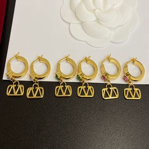 2024 Kadın Küpe Altın Saplama Küpe Lüks Tasarımcı Takı Parlak Cazibe Kulüp, Kutu V Hoop Jewlery Nişan 236 ile Elmas Küpe