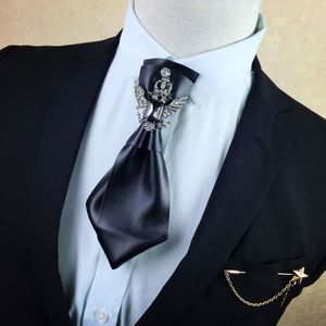 Pimler broşlar i-remiel üst düzey çok katmanlı retro İngiliz papyon broş erkek broşlar pinler genel bowtie cravat gömlek aksesuarları 230616