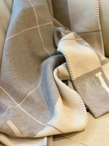 Top Quailty Beige Closet Cushion Pignwow и одеяло в тупик 90% шерсть домашние подушки имеют 100 хлопчатобумажных начин