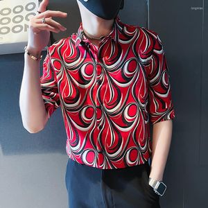 Camicie casual da uomo 2023 Moda uomo Versione coreana della camicia a fiori con maniche a cinque punte traspirante in stile britannico