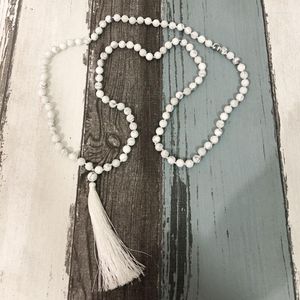 Catene Collana di perle di howlite smerigliata 108 perline di preghiera annodate a mano e nappa
