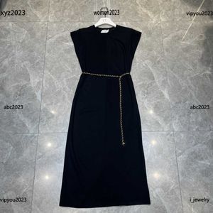 Tasarımcı Kadın Elbise Geniş Omuz Sinek Kollu Tasarım Kız Elbiseler Boyut S-L Bel Zinciri Dekorasyon Etek Lüks 21 Haziran
