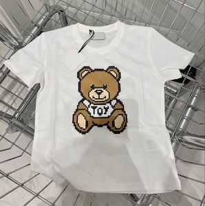 2023 Yaz Kız Kız Tasarımcı T-Shirts Çocuklar T-Shirt Boy Rahat Mektup Ayı Baskılı Üstler Moda Bebek Çocuk Tişörtleri Şık Modeli Tshirts Çok Renk