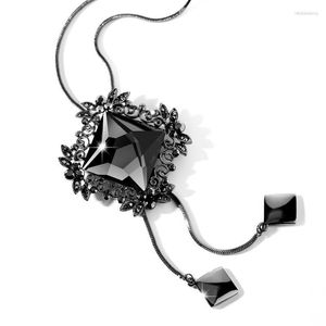 Anhänger Halsketten Mode Weibliche Winter Kleidung Zubehör Schmuck Hohe Qualität Luxus Quadrat Schwarz Kristall Frauen Lange Halskette Vintage
