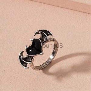 Полоса Rings Retro Angel Wings Black Heart Rings for Women Fashion Gradient Crystal Circon Cutout Double Heart Open Ring