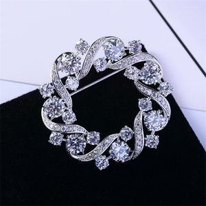 Broşes Basit Beyaz Zirkon Çelenk Broş Luxe Rhinestone Garland Pin Kristal Düğün Broaches Gelin Buket Elbise Takı için