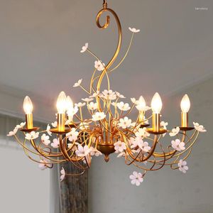 Lustres Ouro Decoração de Casamento Americano Sala de Estar Lustre Iluminação Quarto Criativo Ferro Dourado Flor Pétala Lâmpadas Led