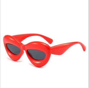 Óculos de sol estilo gatinho inflados da moda para mulheres com armação grossa e divertida em formato de lábio doce colorido