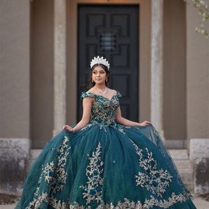 Emerald Yeşil Parlak Prenses Omuz Balyosu quinceanera Elbiseler Boncuklu Aplike 3D Çiçek Cape Ünlü Parti Önlükleri