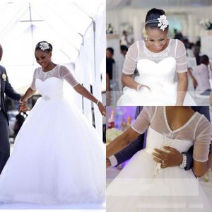 2023 Простые свадебные платья A Line Jewel Neck Illusion Lace Appliques Beads Tulle Corset Back Floor Length Plus Size Formal Bridal Gowns Half Sleeves