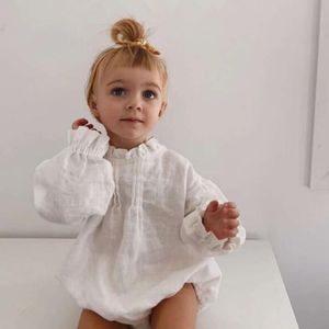 16194 Bebek Kız Bebek Pamuk Keten Onesies Uzun Kollu Düz Renk Tırmanma Giysileri Ruffles Tulum Çocuklar Süveter 0-2 T