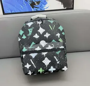 L Discovery Serisi Erkekler Sırt Çantası Graffiti 23SS Erken Bahar Erkekler Açık Hava Spor Sırt Çantası Büyük Kapasiteli Dağcılık Çantası Schoolbag