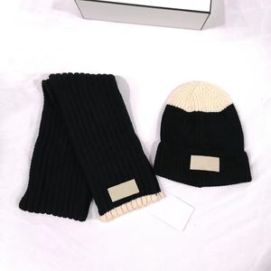Set di berretti con sciarpa invernale calda per bambini, cappello e sciarpa, berretto di moda, adatto per bambini da 1 a 4 anni.