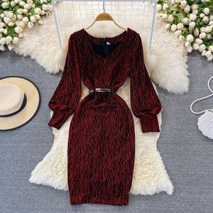 Sıradan Elbiseler 2023 Sonbahar Kış Moda Kadınlar V Yastığı Parlak İpek Elbise Kız Şarap Kırmızı Kalça Sarısı Uzun Vintage