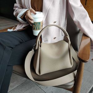 Omuz çantaları yeni büyük yumuşak sigara kutusu çantası kadın kapasite çanta küçük tasarım bir crossbody düz