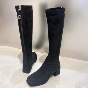 Yüksek kaliteli uzun botlar Siyah Calfskin Marka Şövalye Uzun Diz Botlar Tasarımcı Şık Kış Markası Yüksek Ayak Botları Siyah Kadınlar