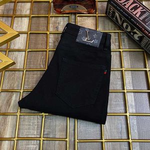 Erkekler Kot Tasarımcısı Black Stone Kıyıcı Yıkanmış Gözyaşı Deliği Avrupa Sonbahar/Yaz 2023 Yeni Moda Markası Elastik İnce Fit Küçük Düz Kollu Hsve