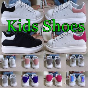 Çocuklar Tasarımcı Ayakkabı Toddler Spor Keyarları Erkek Kızlar Deri Dil Up Çocuklar Gençlik Platformu Beyaz Siyah Velvet Süet Bebekler Toddlers Ayakkabı Chaussures