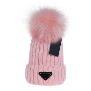 Beanie/Kafatası Mektup Örme Şapka Kapakları Moda Kadınlar Örgü Beanie Tasarımcı Sıcak Kış Şapkaları Büyük Sahte Kürk Pom Poms Bobble Hat Örgü Kayak Kapağı
