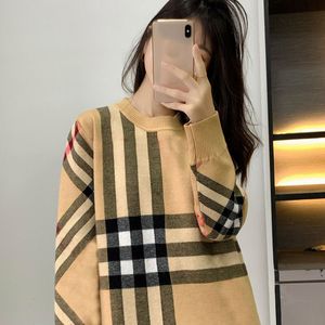 Kadın Sweaters Sonbahar Yuvarlak Boyun Çizgili Tasarımcı Üstleri Kadın Jakar Hırka Örgü Kazak Örme