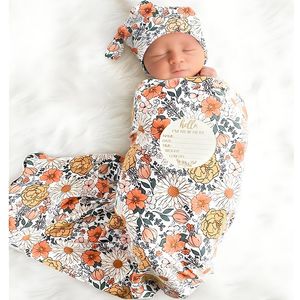 Bebek kız yenidoğan, kafa bandı ve eşleşen beanie bebek kundaklama çiçek motifi kreş kükreme şal 4 kişilik set alıyor