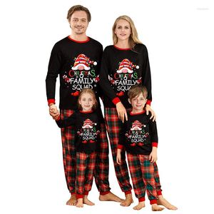 Kadın pijama 2023 Noel Pijamaları Eşleşen Aile Bebek Romper/Mektup Santa Baskı Uzun Kollu Üstler ve Ekose Pantolon Seti
