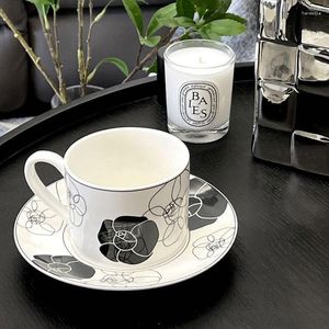 Kahve Potları Üst Sınıf Nordic Bone China Cup Yaratıcı Avrupa Çay Seti ve Saucer Partisi İktibat Çay Fincanı Porselen Güzel G