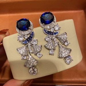 Lüks Dangle Küpeler Bakır Tam Kristal Diva Rüya Marka Tasarımcısı Tam Kristal Mavi Çok Fan Şekli Cazibe Damla Küpe Kadın Mücevherleri