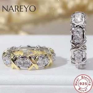 Solitaire Ring Luxury 925 STERLING Gümüş AAA Zirkon Kristal Bir Kadının Nişan Takı Hediyesi 2 Renk Seçenekleri 231009