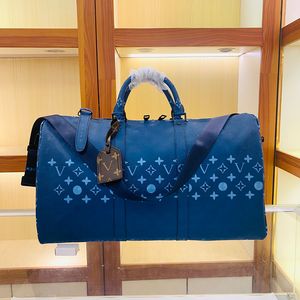 Duffel Bags Lüks Moda Duffel Bags Bagaj Seyahat Çantası Erkek Kadınlar Seyahat Duffle Bags Marka Tasarımcısı Bagaj Çanta Büyük Kapasite Spor Çanta Boyutu Keepall 50