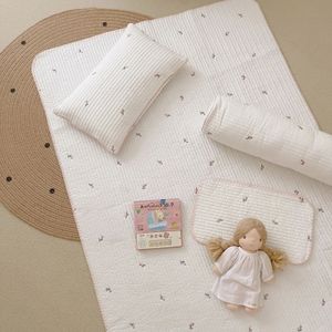 Conjuntos de cama Coreano Acolchoado Folha de Cama para Bebês Floral Linho Algodão Berço Berço Berço Folhas Capa de Colchão 231010
