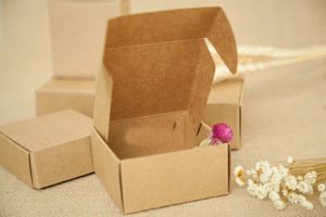 Takı Kutuları 20pcs 7*7*3cm Kahverengi Kraft Kağıt Kutusu Şeker/Yiyecek/Düğün/Takı Hediye Kutusu Ambalaj Ekran Kutuları DIY Kolye/Yüzük Depolama 231011