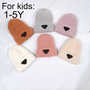 1-5Y Kids Warm Winter Hats Designer Beanie Bucket Santa Hat Lamb Wool Knitted Hat Beanie Hats for Children Skull Caps Letters Fitted Hat 6 Colors